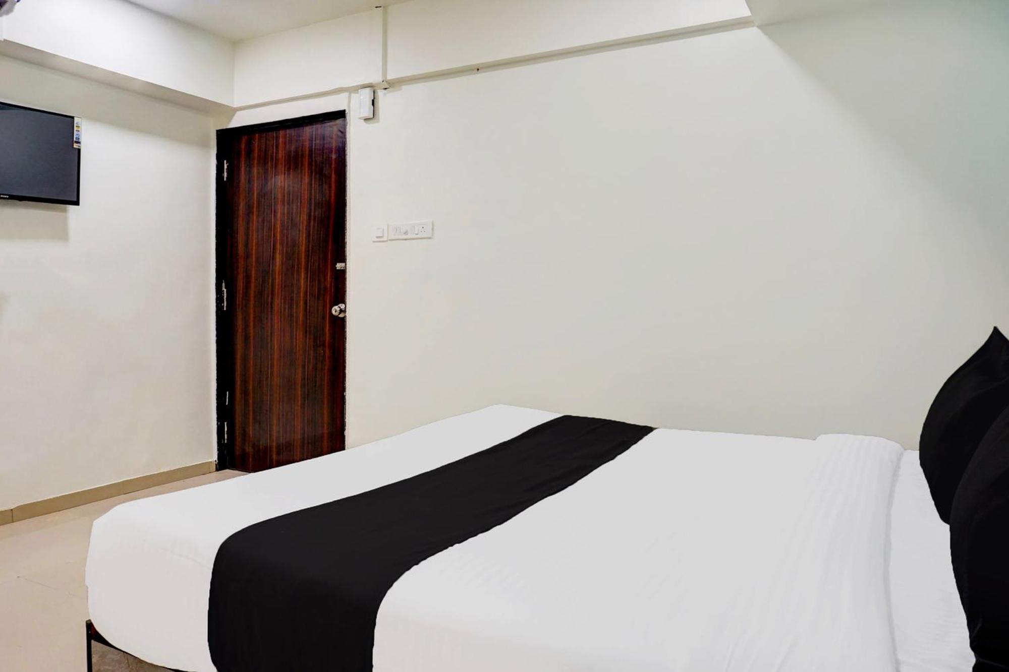 Super Collection O Vardhan Plaza Yerandwane Exterior photo