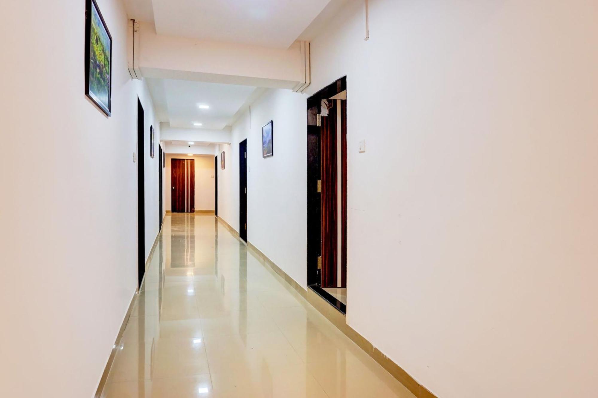 Super Collection O Vardhan Plaza Yerandwane Exterior photo