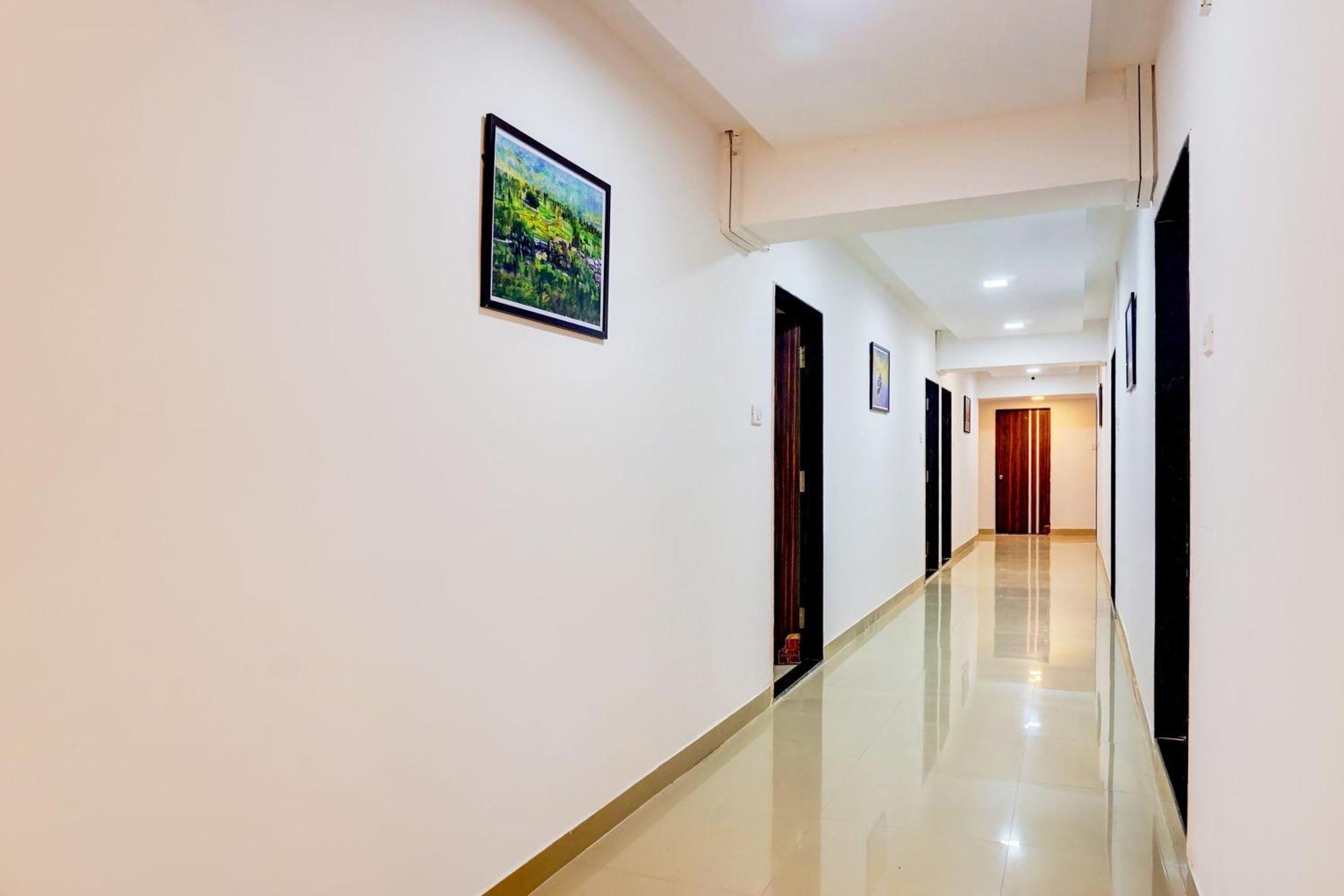 Super Collection O Vardhan Plaza Yerandwane Exterior photo